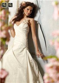 https://www.benemulti.com/en/jlm-couture/3363-jlm-couture-jh8003-bridal-gown-2010-jlm10jh8003bg.html