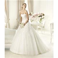 Exquisite A-line Strapless Appliques Lace Sweep/Brush Train Tulle Wedding Dresses - Dressesular.com