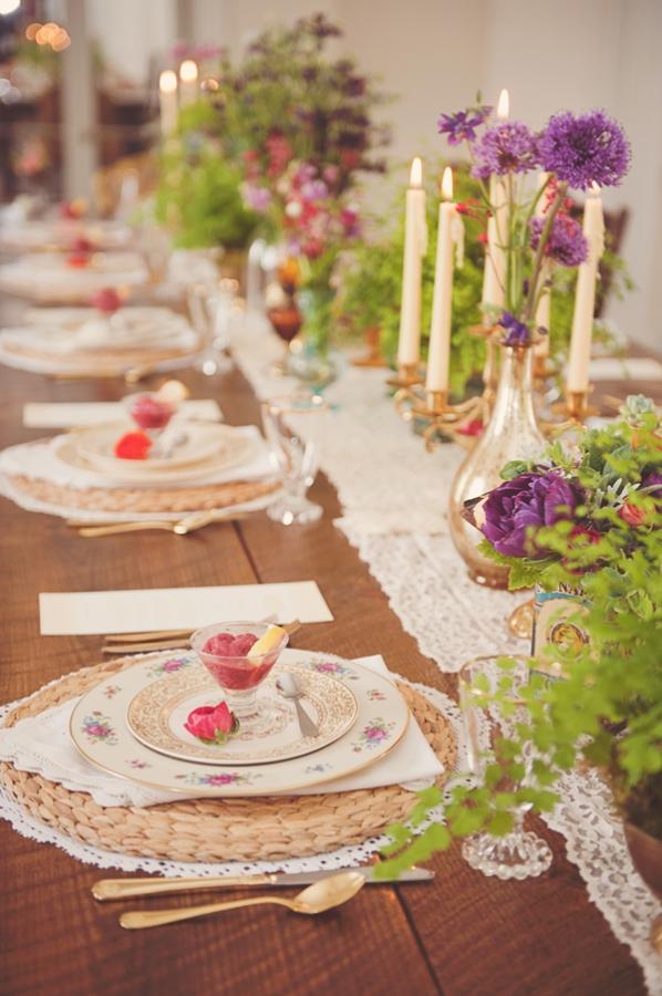Table Setting, Beautiful - wild flowers, lace runner
