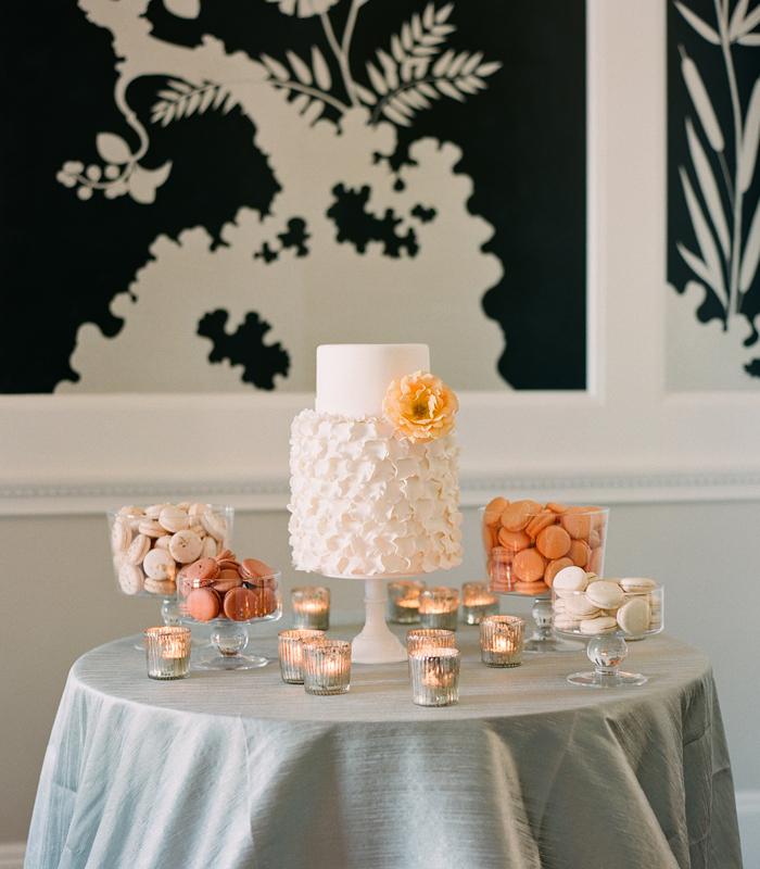 Cakes & Food, wedding cake, white, maccaroons