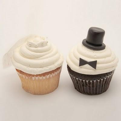 Sweet Things, Love these bride and groom cupcakes with little top hats and veils.