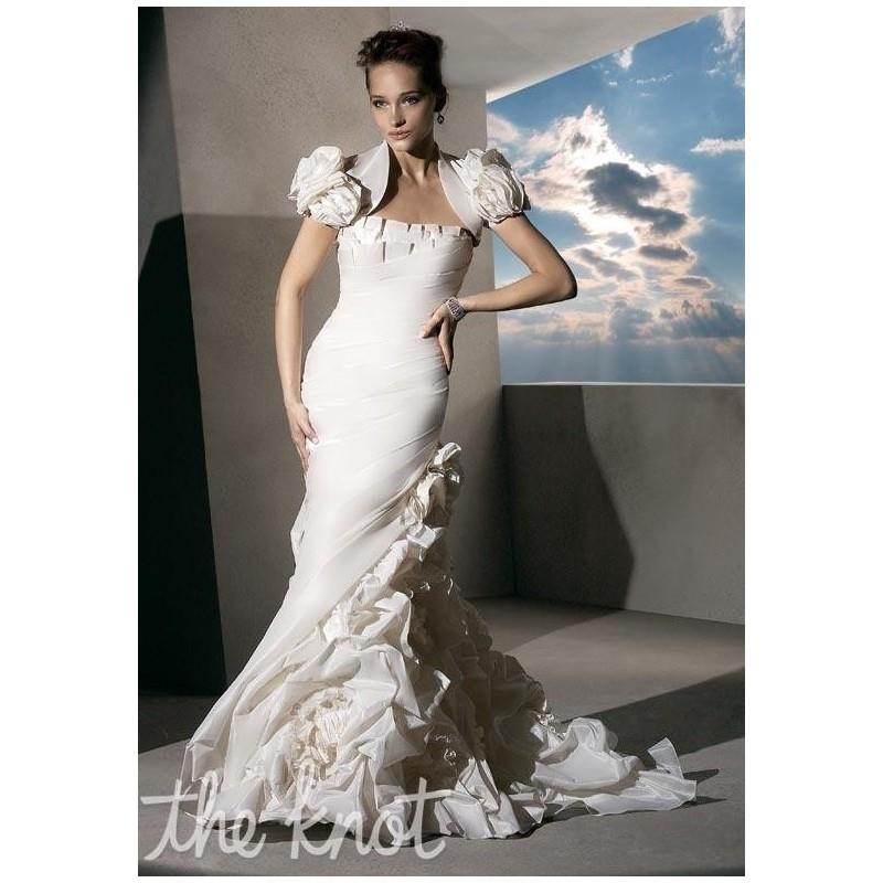 My Stuff, https://www.celermarry.com/demetrios/7519-demetrios-gr220-wedding-dress-the-knot.html