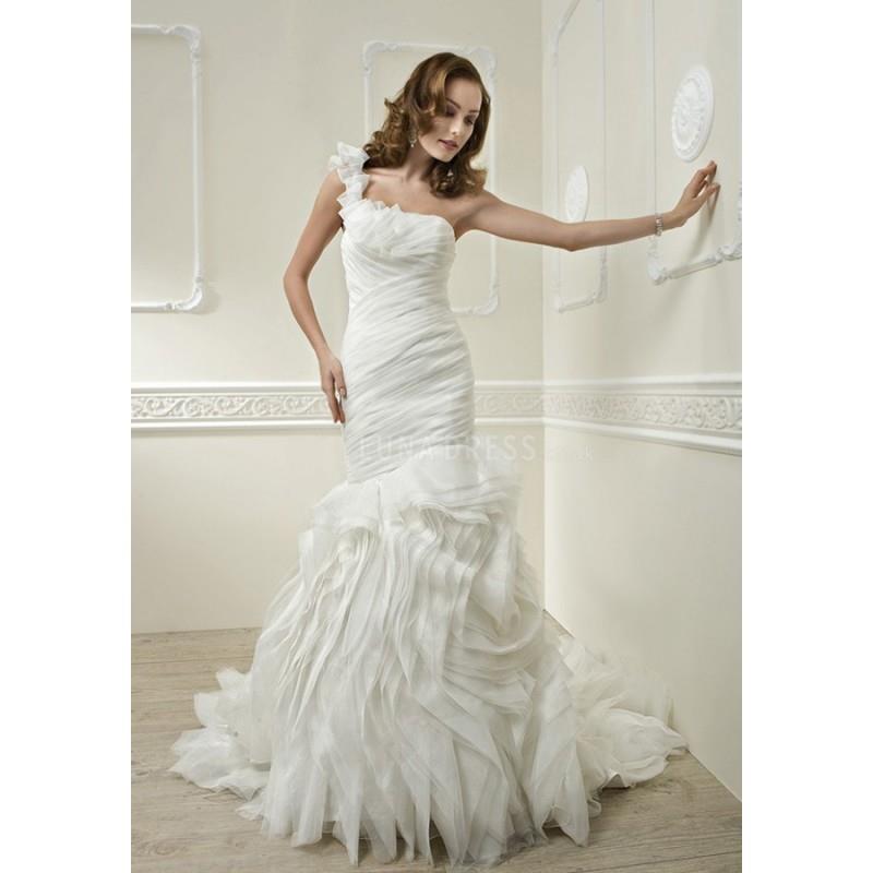 My Stuff, Stunning Floor Length Fit N Flare One Shoulder Tulle Bridal Gowns With Ruffles - Compellin